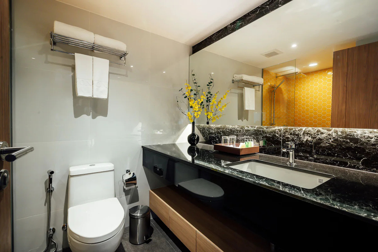 Bathroom 4, Montana Hotel & Residence, Huai Kwang