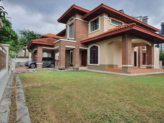 Exterior & Views