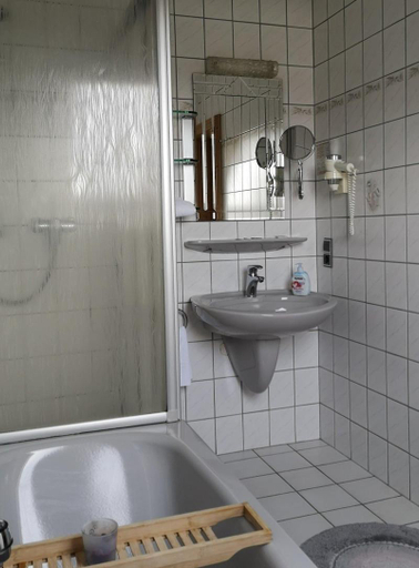 Bathroom 2, Hotel Clemens, Hochsauerlandkreis