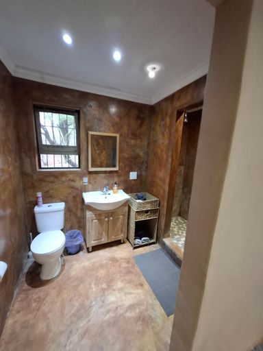 Bathroom 2, Rhino Cottage, Ehlanzeni