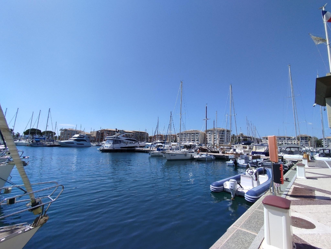 Others 4, Le Bleu Marine, Var