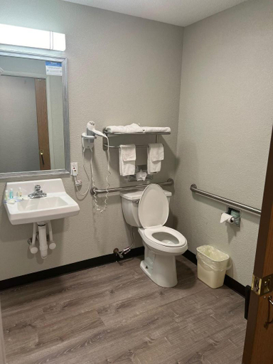 Bathroom 5, Blisspoint Inn Columbia City, Whitley