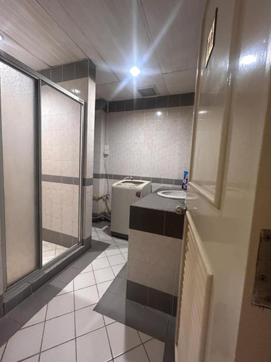 Bathroom 3, Riverbank suites  405, Kuching