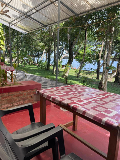 Others 5, Ashtamudi Villas, Kollam