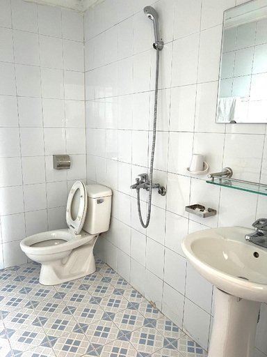 Bathroom 2, XUÂN HỒNG GUESTHOUSE, Hạ Long