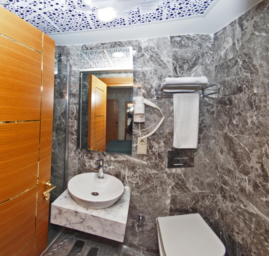 Bathroom 5, Grand Emir Hotel, Fatih