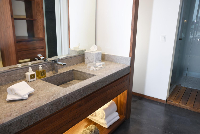 Bathroom 1, Suites BQ, Guadalajara