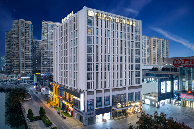 Exterior & Views