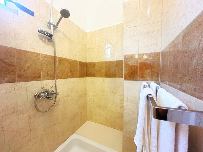 Bathroom 3, KOA Hotel