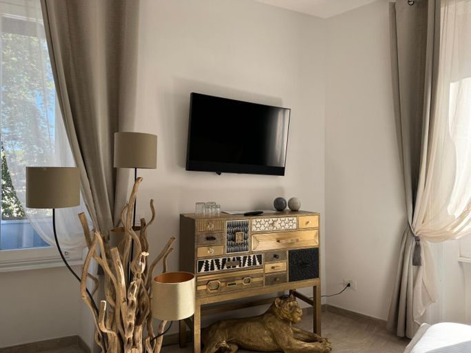 Others 5, Alto Apartment, Roma