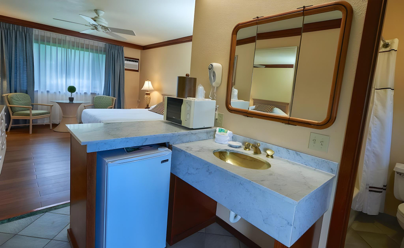 Bathroom 3, The Kauai Inn, Kauai