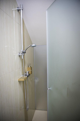 Bathroom 3, Zvezdica, Ljubljana