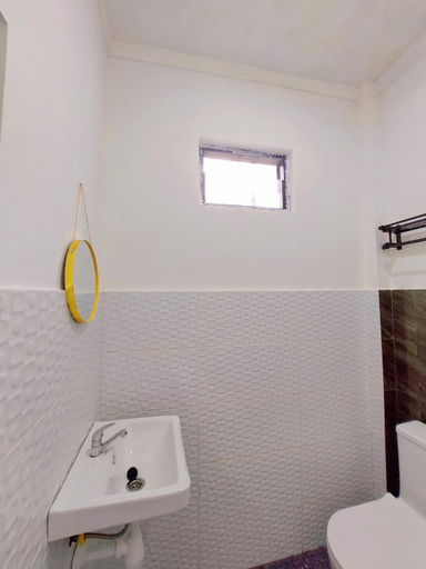 Bathroom 2, Yustien Homestay Jogja 3 Bedroom (Entire House), Bantul