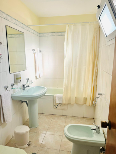 Bathroom, Residencial Santo Antonio, Santa Cruz