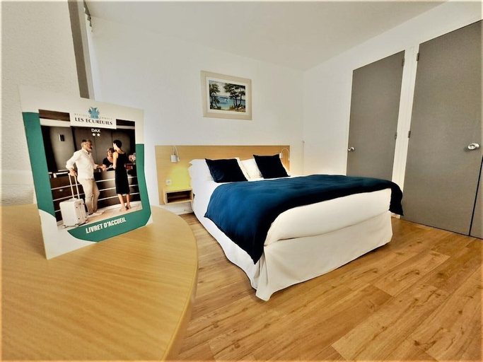 Others 5, hotel thermes les Ecureuils, Landes