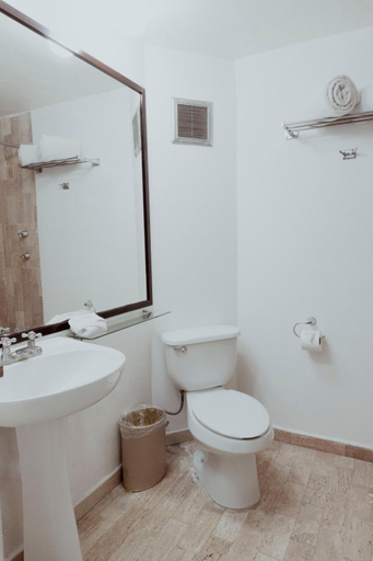 Bathroom 2, Hotel San Felipe, Del Centro