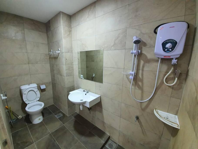Bathroom 3, BUNNY HOMESTAY 407 @ ROXY APARTMENT KUCHING, Kuching