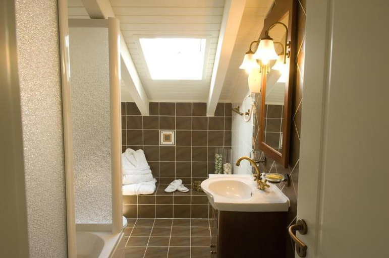 Bathroom 3, Arethousa Hotel(Ξενοδοχείο Αρέθουσα), West Greece