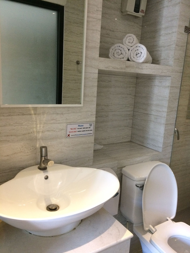 Bathroom 4, Bourbon St Boutique Hotel, Wattana