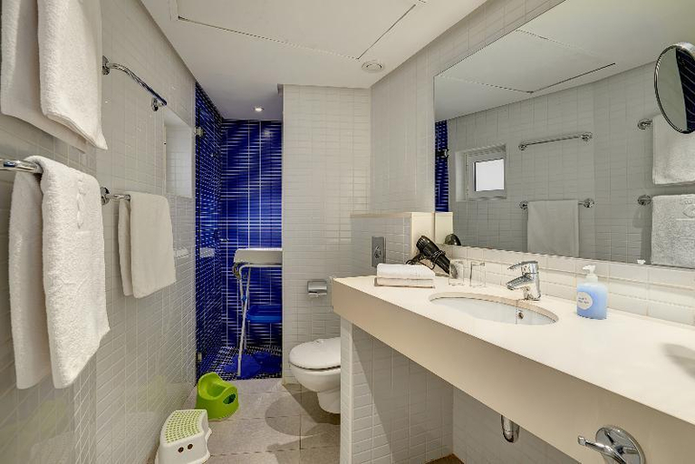 Bathroom 5, Hipotels Apartamentos Cala Bona, Baleares