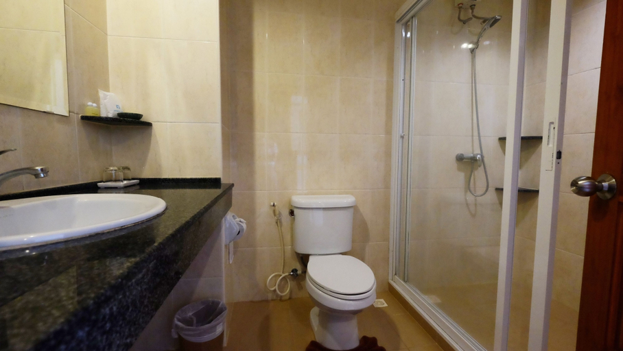 Bathroom 4, Phu View Talay Resort, Pattaya