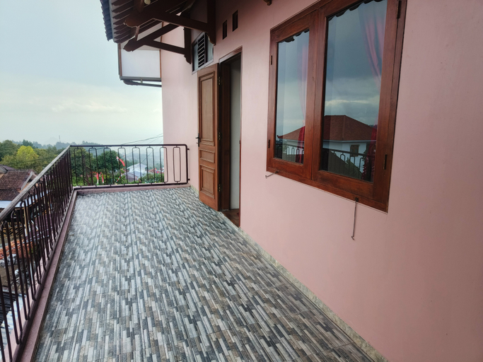 Others 4, Villa Sulthon, Karanganyar