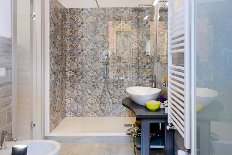 Bathroom 4, Fantastic Dream, Catania