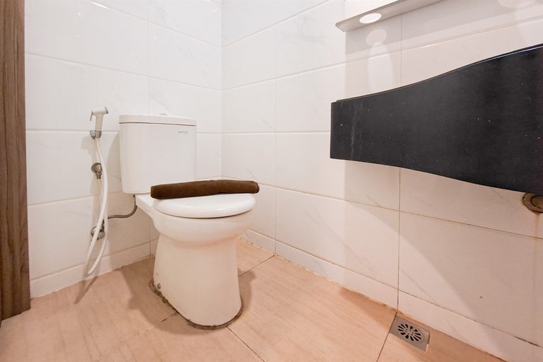 Bathroom 5, Ivory Nest Studio at Sky House BSD Apartment By Travelio, Tangerang Selatan