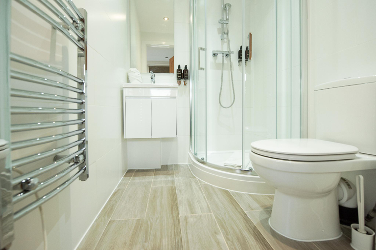 Bathroom 3, Malthouse Court (Kennet Serviced Apartments), Reading