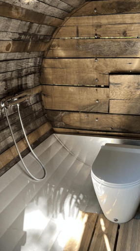 Bathroom, Cabanes de la Romaningue, Gironde