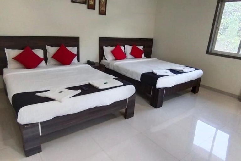 Bedroom 3, Jagdish Deluxe Hotel, Ratnagiri