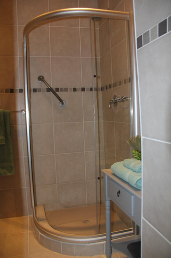 Bathroom 2, @karoo Guesthouse, Cacadu