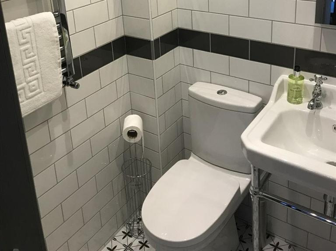 Bathroom 3, No.16, Durham
