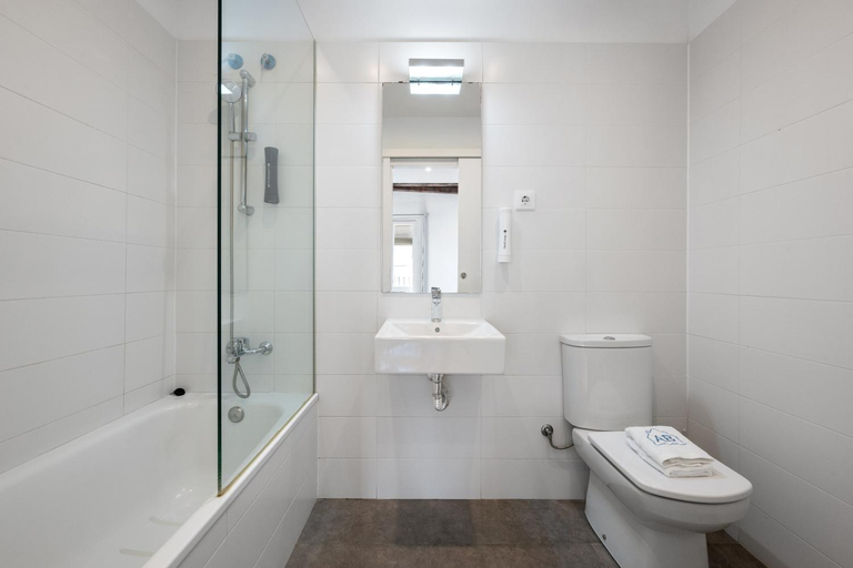 Bathroom 2, AB Gran de Gracia, Barcelona