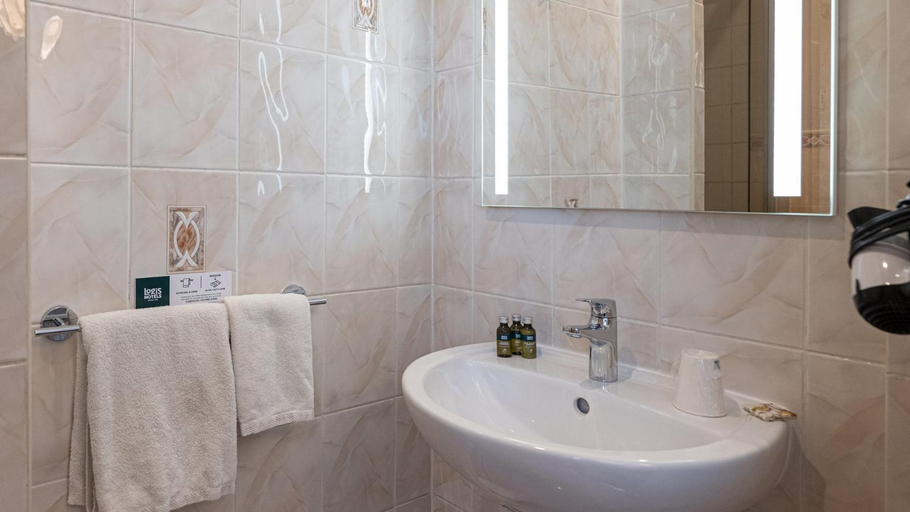 Bathroom 3, Logis Hotel Central, Loiret