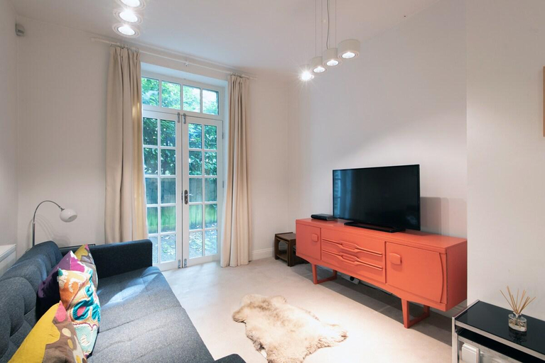 Others 5, Apartment 2 - The Grove, Durham