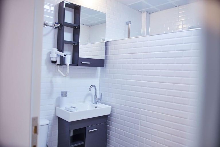 Bathroom 4, Ilcayto Rooms, Foça
