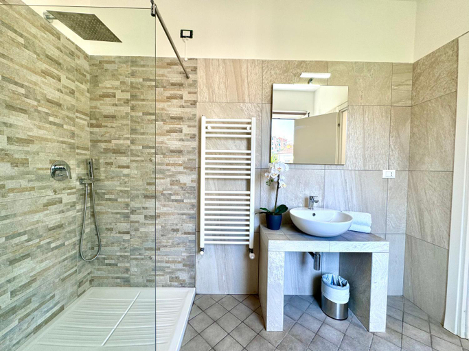 Bathroom 4, Farmer's rooms, La Spezia