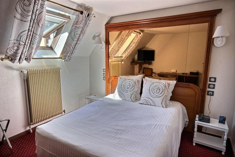 Bedroom 3, Hotel Restaurant Relais De La Poste - Strasbourg Nord, Bas-Rhin