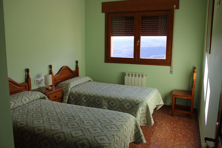 Bedroom 4, Pension Los Mallos, Huesca