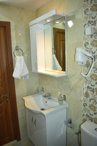 Bathroom 4, Apartments Fati
