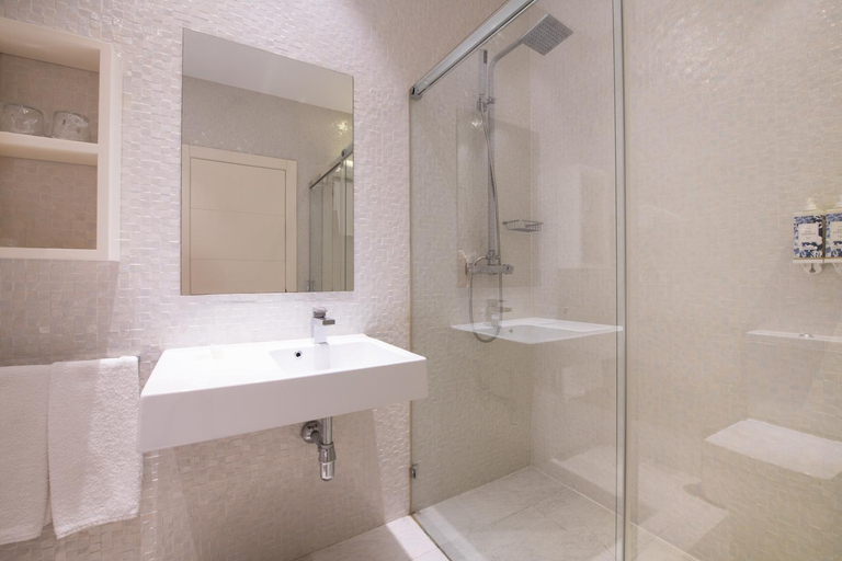 Bathroom 5, Hotel Atlantico, Cádiz