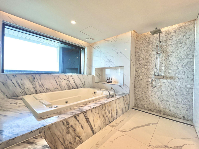 Bathroom 4, Western Grace Hotel, Jung