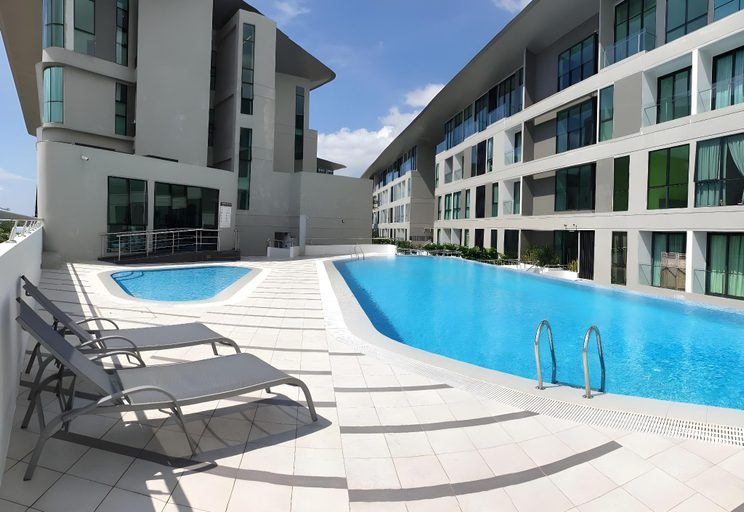 Sport & Beauty, DeLoft Emporium 3BR Duplex Apartment 101, Kuching
