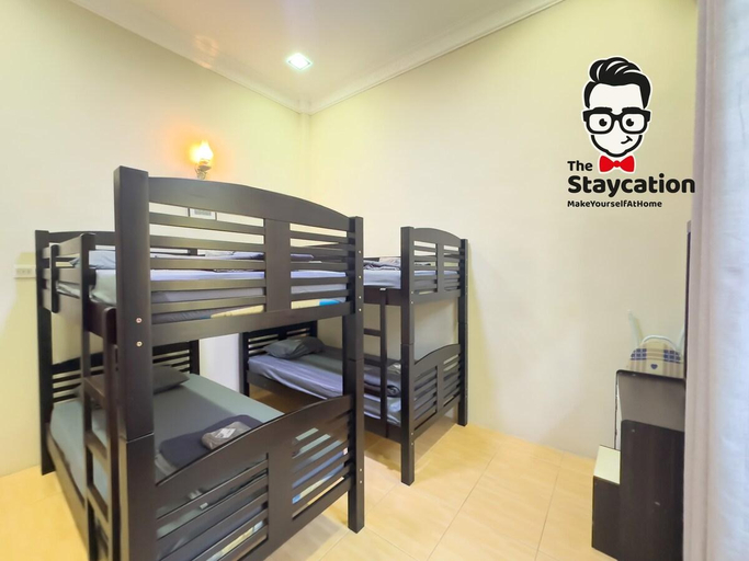 Bedroom 2, Staycation Homestay 50 Peaceful Villa Damai, Kuching