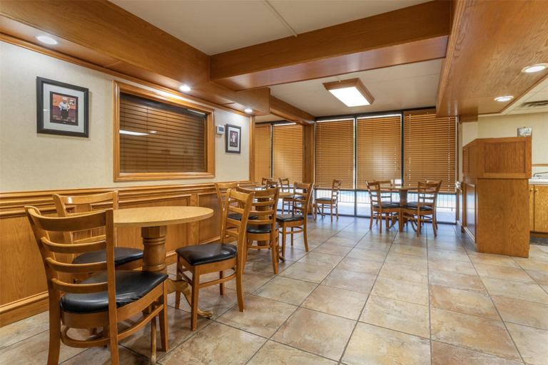 Food & Drinks 5, Surestay Plus By Best Western Poteau, Le Flore