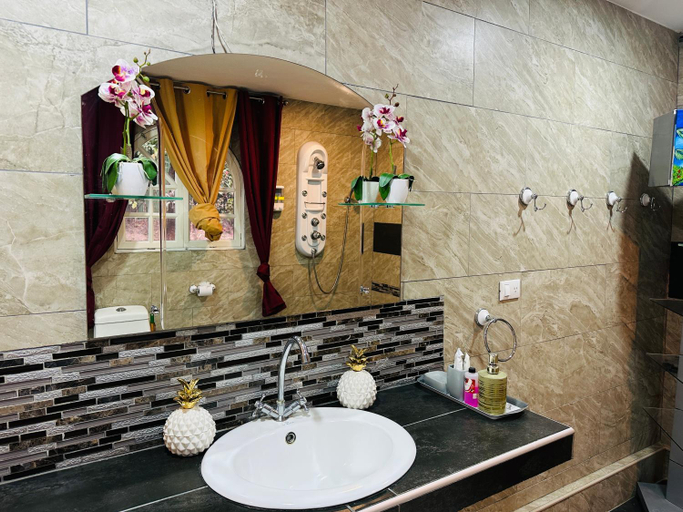 Bathroom 5, Hacienda Sassenberg, Montes de Oro