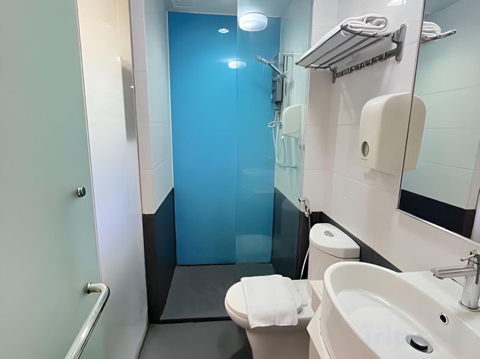 Bathroom 4, Hotel O Pollodium Chinatown, Kuala Lumpur
