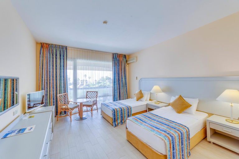 Bedroom 3, The Grand Blue Sky International - All Inclusive, Kuşadası