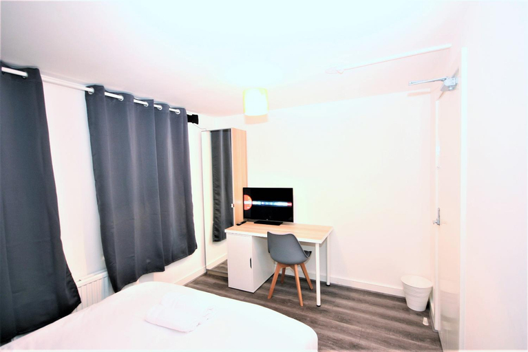 Others 3, The Aldgate Rooms, London